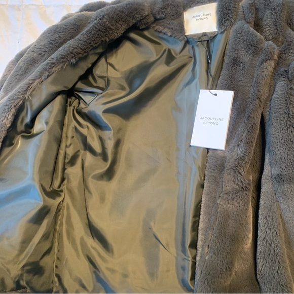 Jacqueline de Yong Faux Fur Jacket in Gray - Size Small - Picture 3 of 4
